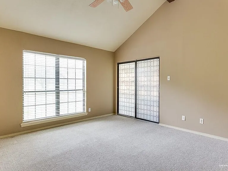709 Brazos Cir #UT8 — Photo 9