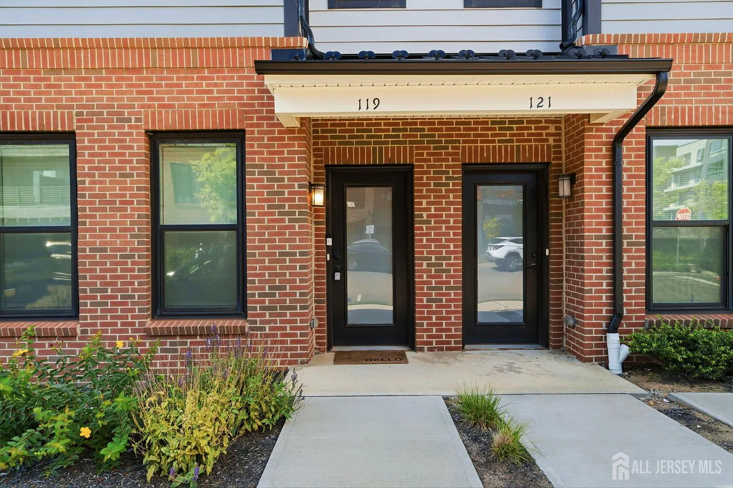 3 bed, 2.5 bath, 1650 sqft, $4,200 — Photo 3