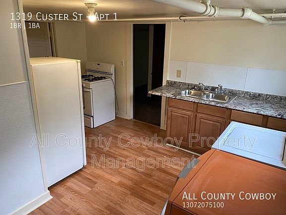 3rd image of 1319 Custer St #1