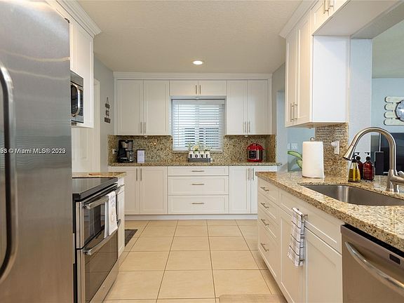 3rd image of 1421 Campanelli Dr W