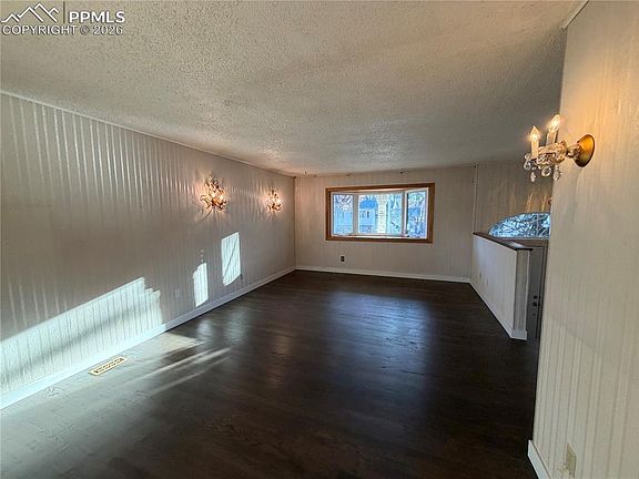 3rd image of 132 Kilgore St