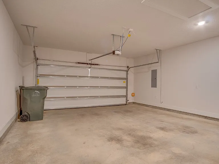 713 Brambling Ct — Photo 23