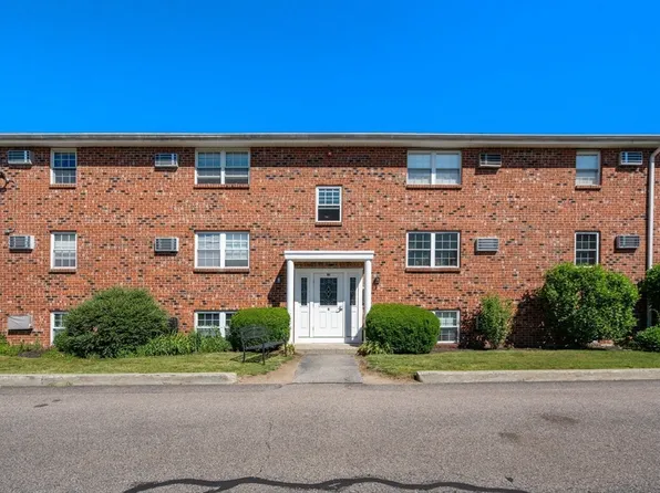 91 Pleasant St APT C11, Medfield, MA 02052