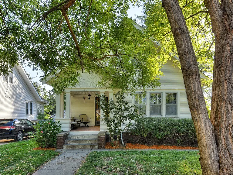 863 S 52nd St — Photo 3