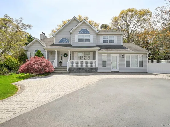 6 Ivy Ct, Centereach, NY 11720