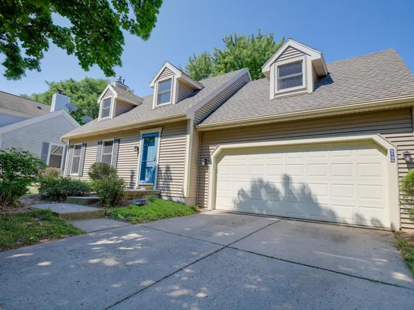 22 Oak Glen Ct, Madison, WI 53717