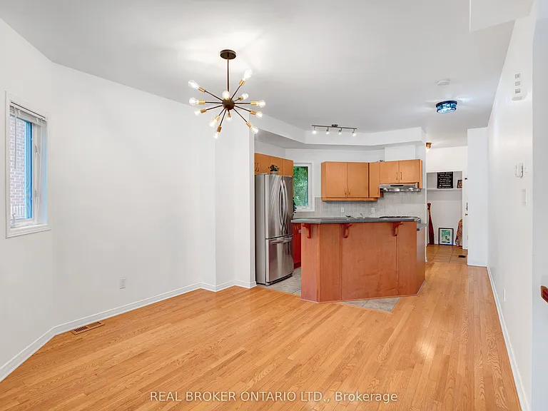 292 London Ter — Photo 11
