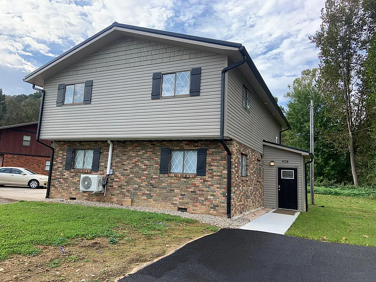 928 Crique Side Dr #1 — Photo 2