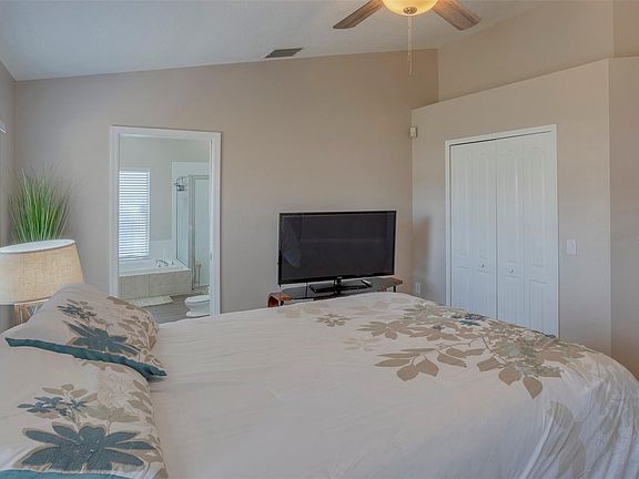 3rd image of 3030 Oakbrook Cir