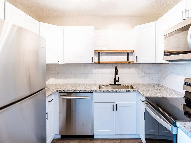 Stoneside Apartments — Photo 8