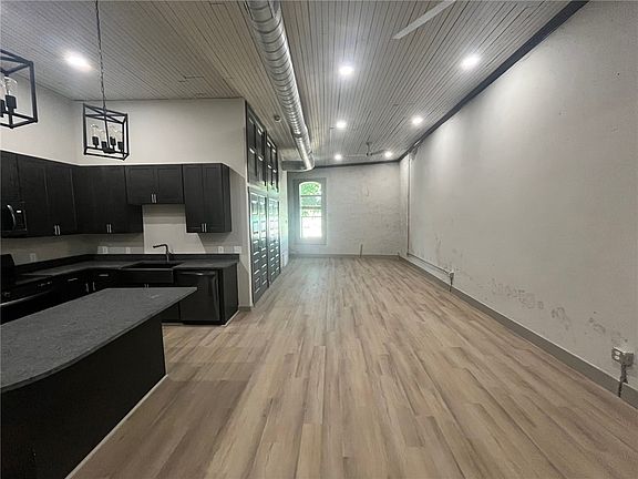 5th image of 208 W Washington Ave #B
