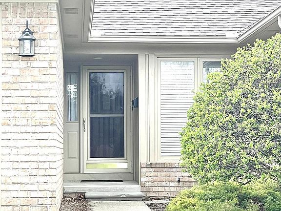 3rd image of 41169 Fox Run Dr
