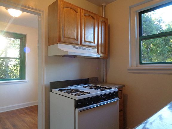 3rd image of 39 Glenwood Ave