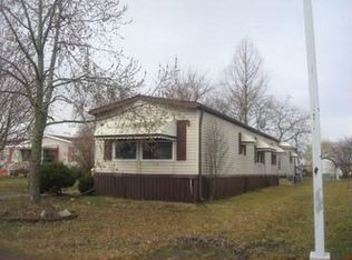 28912 Mapleleaf Dr, Flat Rock, MI 48134