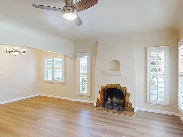 135 N Naomi St — Photo 4