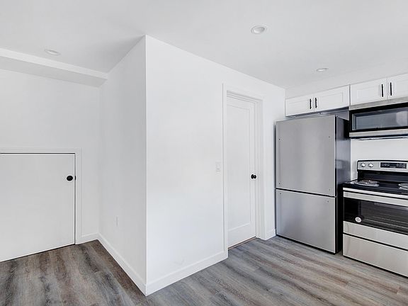 2nd image of 1610 S Beverly Glen Blvd #11