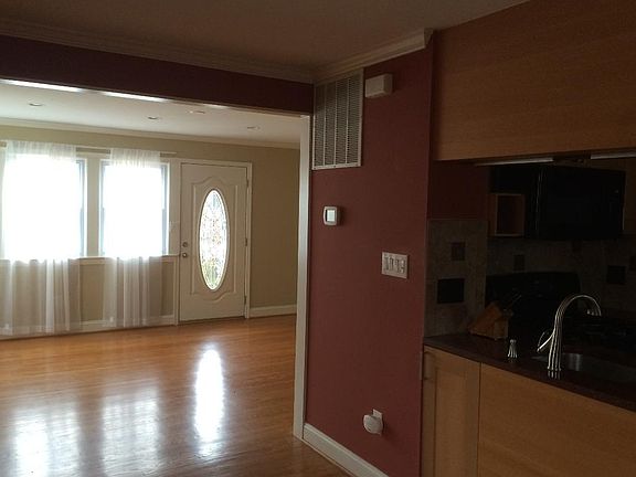 4th image of 2439 Temple Ct