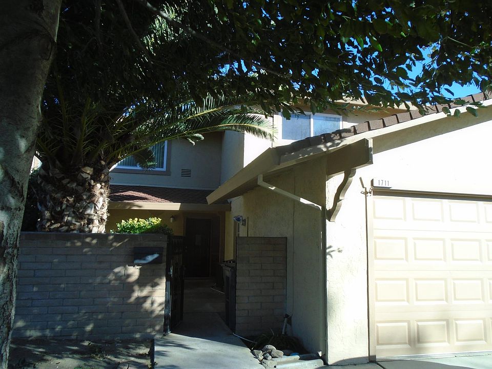 Live in a beautiful, quiet south-side Woodland neighborhood.