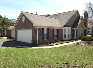 629 Clover Hill Ln, Elk Grove Village, IL 60007