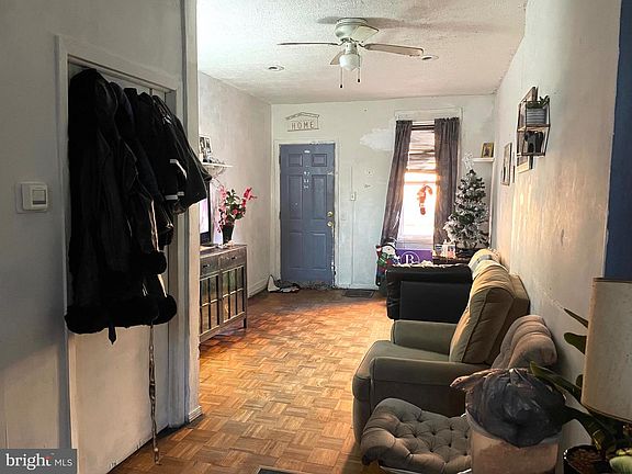 4th image of 122 Maple St