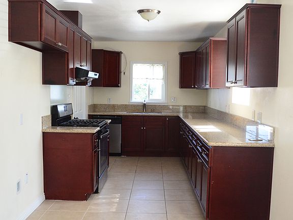 4th image of 1422 E Workman Ave