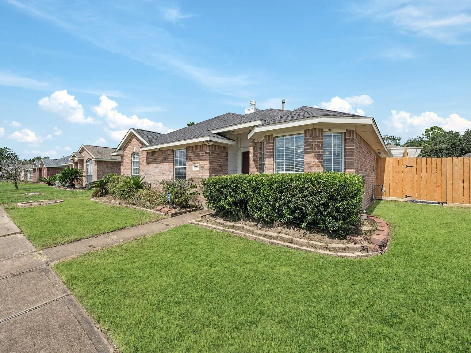 3 bed, 2.0 bath, 1462 sqft, $1,750 — Photo 3