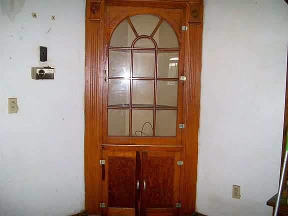 3rd image of 327 E Centre St
