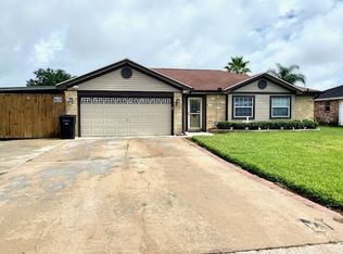 611 S 4th St, Nederland, TX 77627