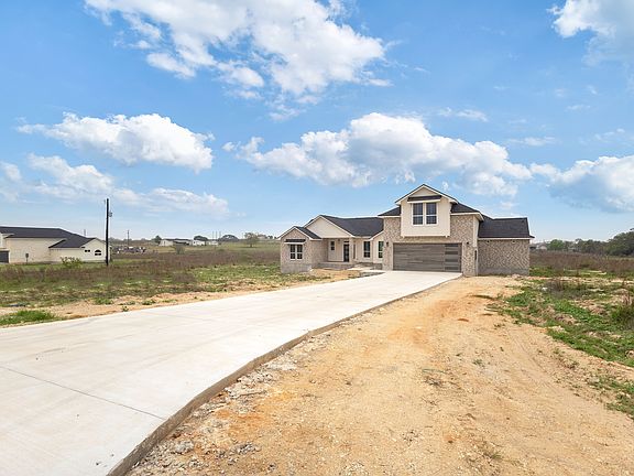 2nd image of 197 Lake View Cir