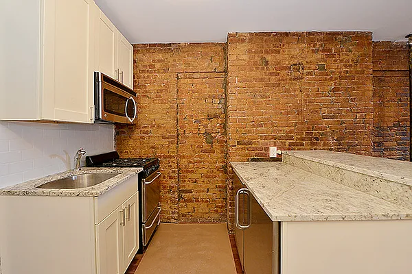 Rented by Weinstein Realty Group | media 15