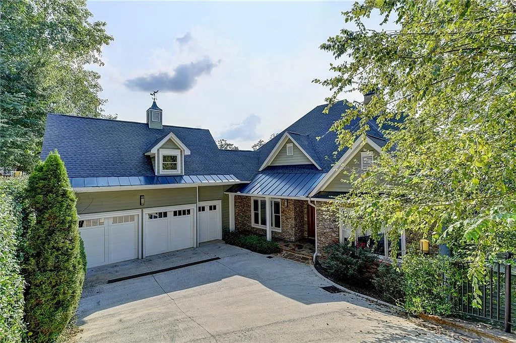 5 bed, 3.5 bath, 5844 sqft, $6,500 — Photo 1