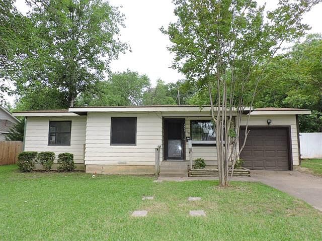1st image of 1105 Huddleston Dr