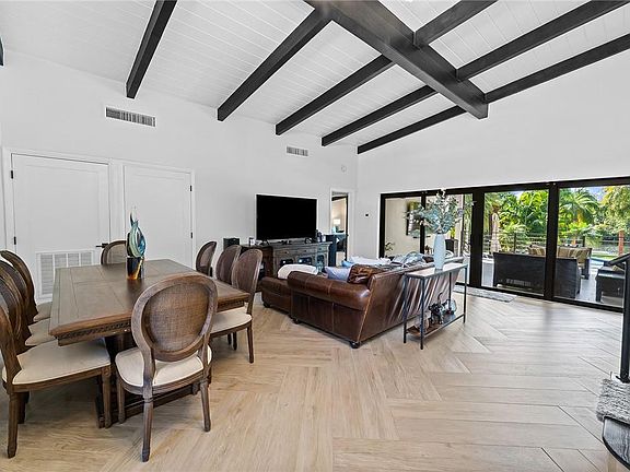 5th image of 2636 Sugarloaf Lane