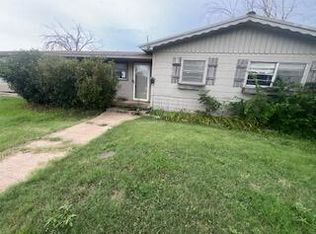 106 E Jeffie St, Floydada, TX 79235