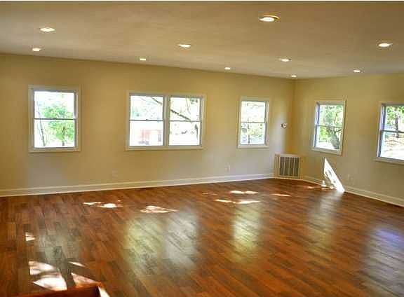 3rd image of 390 Ramblewood Dr