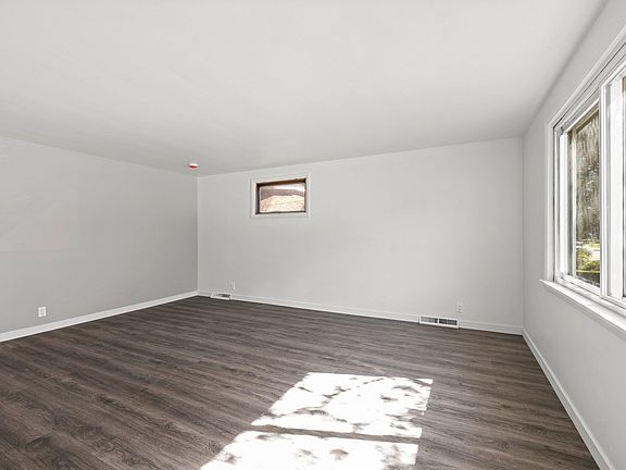 5th image of 1627 Smith St