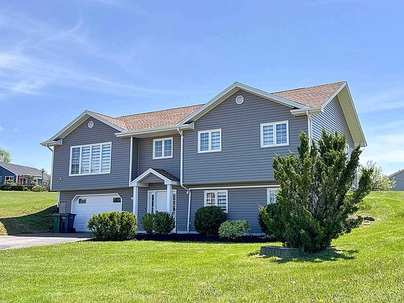 3rd image of 46 Maclauchlan Dr