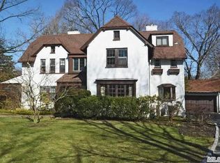 71 Arleigh Rd, Great Neck, NY 11021