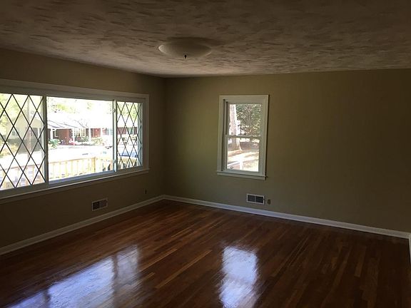 2nd image of 108 E Brookwood Ln