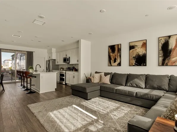 10305 Triple Crown Ln, Los Alamitos, CA 90720