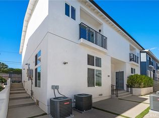 7127 1/2 S La Cienega Blvd, Los Angeles, CA 90045