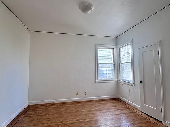 4th image of 1078 Washington St #B