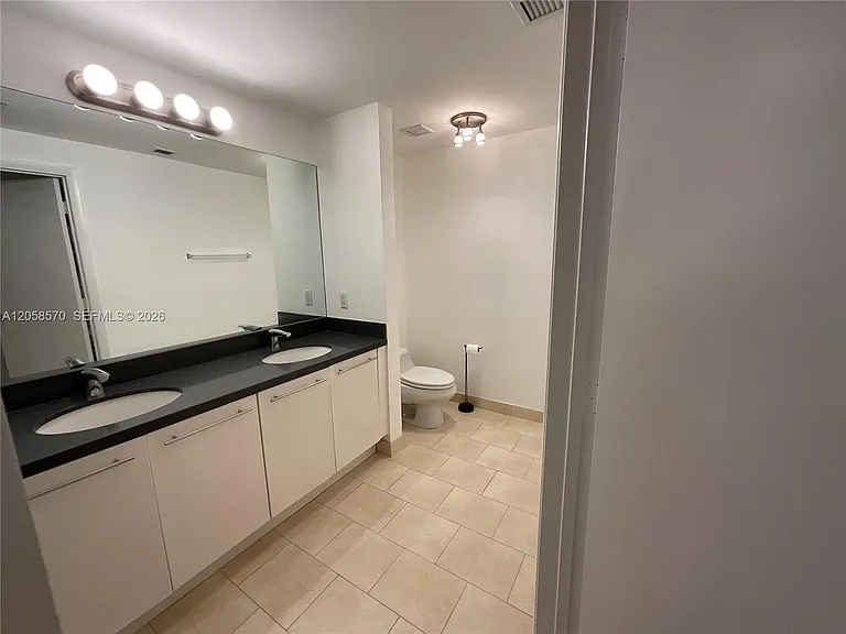 90 SW 3rd St #3910 — Photo 11