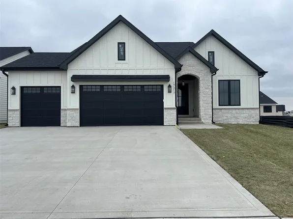 17317 Brookview Dr, Urbandale, IA 50322