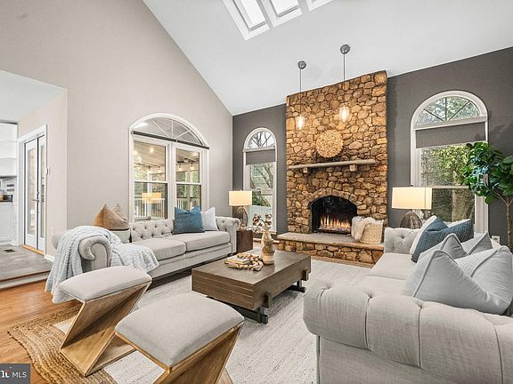4th image of 2169 Westglen Ct