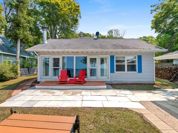 2767 Bay Rd, Brussels, WI 54204