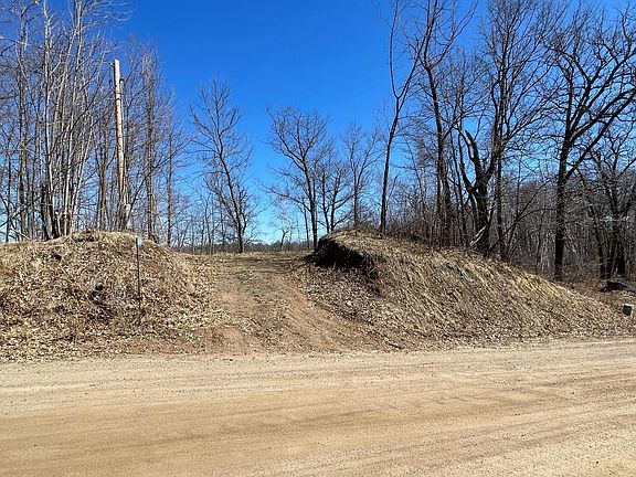 2nd image of 18522 Captive Lake Rd