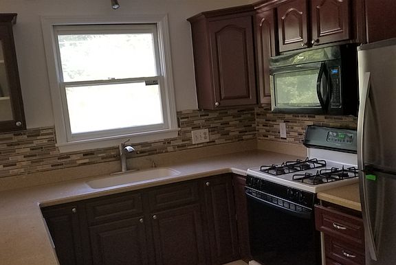 4th image of 39 Glastonbury Dr