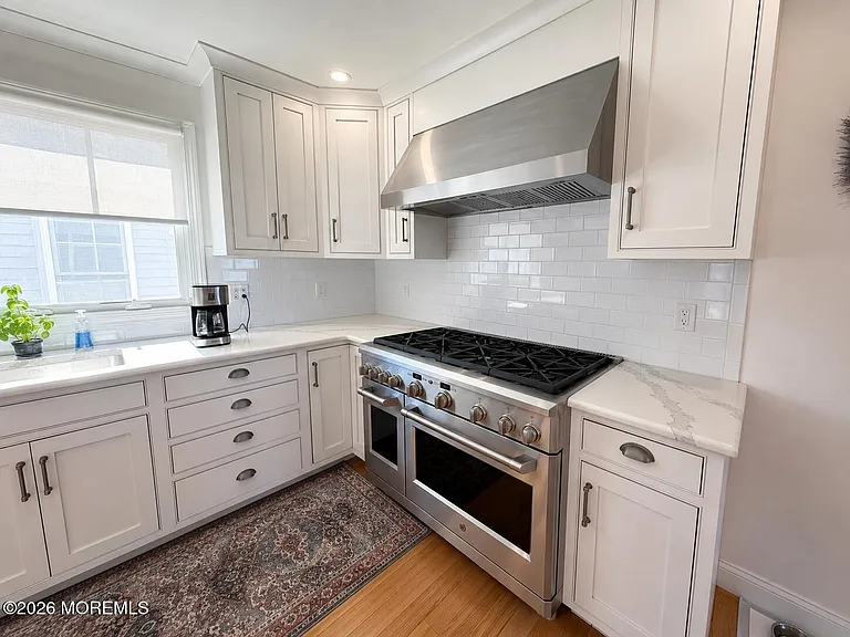 550 Whiting Ave — Photo 9