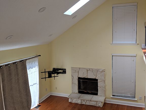 Livingroom- With Sky lights
